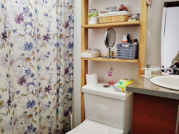 Conocoto casa de venta en conjunto $74.000 dos plantas, parqueadero, patio con pérgola