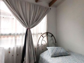 Conocoto casa de venta en conjunto $74.000 dos plantas, parqueadero, patio con pérgola