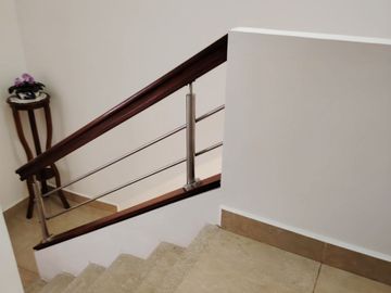 Conocoto casa de venta en conjunto $74.000 dos plantas, parqueadero, patio con pérgola