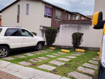 Conocoto casa de venta en conjunto $74.000 dos plantas, parqueadero, patio con pérgola