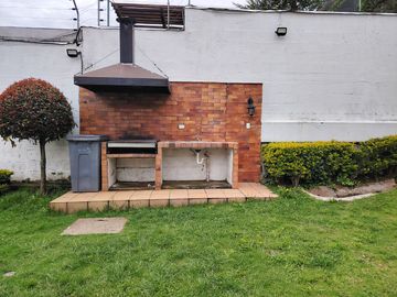 Conocoto casa de venta en conjunto $74.000 dos plantas, parqueadero, patio con pérgola
