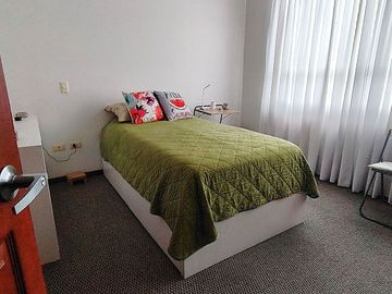 Conocoto casa de venta en conjunto $74.000 dos plantas, parqueadero, patio con pérgola