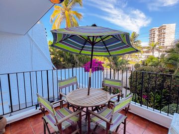Elegancia y Confort en una Casa de 3 Niveles Cerca de la Playa