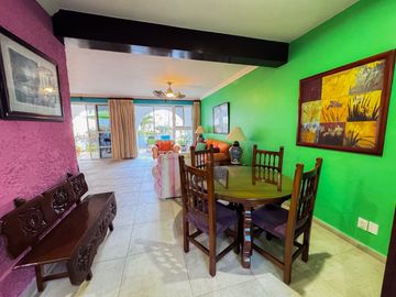 Elegancia y Confort en una Casa de 3 Niveles Cerca de la Playa