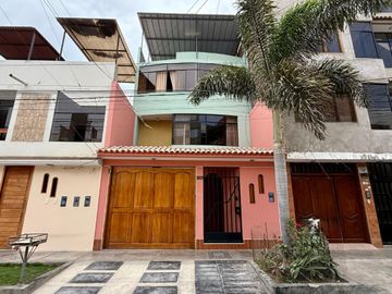 Venta De Casa En Urb San Isidro I Etapa De 3 Pisos (GAPONTE)