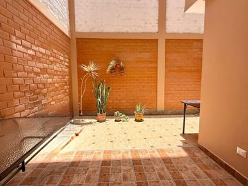 Venta De Casa En Urb San Isidro I Etapa De 3 Pisos (GAPONTE)