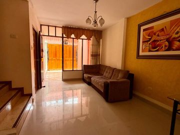 Venta De Casa En Urb San Isidro I Etapa De 3 Pisos (GAPONTE)