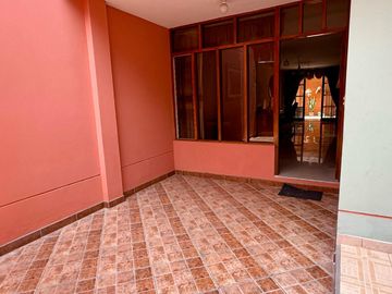 Venta De Casa En Urb San Isidro I Etapa De 3 Pisos (GAPONTE)