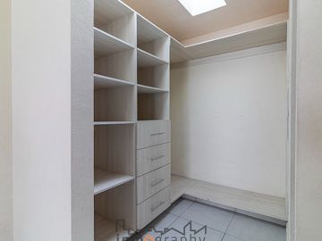 PRECIO A TRATAR - LA VIDA CASA EN VENTA