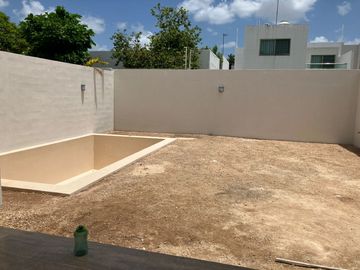 CASA RESIDENCIAL EN PRIVADA MARGARITAS 190 CHOLUL MÉRIDA