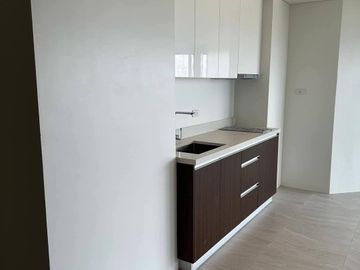 🌊 FOR SALE: 1-Bedroom Corner Unit in Tambuli Seaside Living, Mactan Island, Lapulapu City, Cebu, Philippines