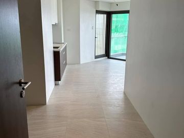 🌊 FOR SALE: 1-Bedroom Corner Unit in Tambuli Seaside Living, Mactan Island, Lapulapu City, Cebu, Philippines