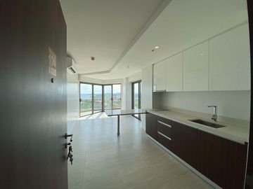 🌊 FOR SALE: 1-Bedroom Corner Unit in Tambuli Seaside Living, Mactan Island, Lapulapu City, Cebu, Philippines