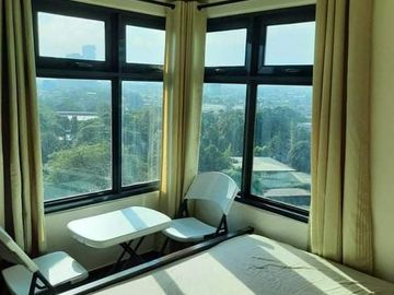 FOR SALE - Fully Furnished Condo Unit with Balcony in The Magnolia Residences, Quezon City