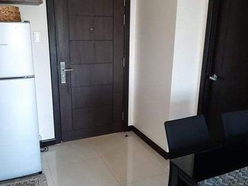FOR SALE - Fully Furnished Condo Unit with Balcony in The Magnolia Residences, Quezon City