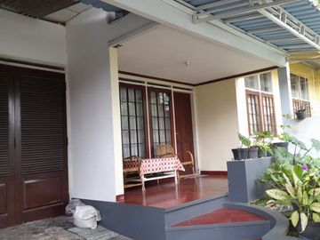 Jual Rumah Asri & Terawat di Sarijadi Bandung – Lokasi Strategis, Siap Huni!