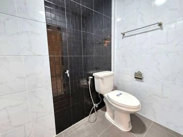 Second-hand townhouse for sale, newly renovated, Chitaree Village, Sahapat Group, Sriracha