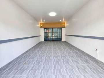 Second-hand townhouse for sale, newly renovated, Chitaree Village, Sahapat Group, Sriracha