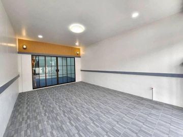 Second-hand townhouse for sale, newly renovated, Chitaree Village, Sahapat Group, Sriracha