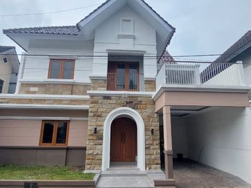 Rumah 2 lantai dam perumahan di seturan permai caturtunggal depok sleman Yogyakarta