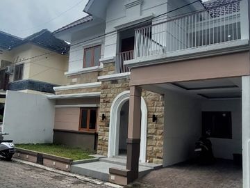 Rumah 2 lantai dam perumahan di seturan permai caturtunggal depok sleman Yogyakarta