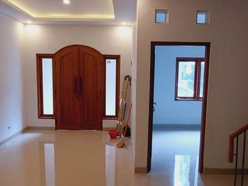 Rumah 2 lantai dam perumahan di seturan permai caturtunggal depok sleman Yogyakarta