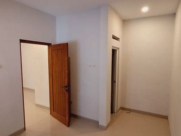 Rumah 2 lantai dam perumahan di seturan permai caturtunggal depok sleman Yogyakarta