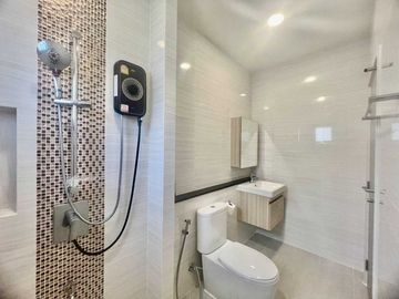 Single House for Sale: Perfect Place Rama 9 - Krungthep Kreetha (68 sq. wah)