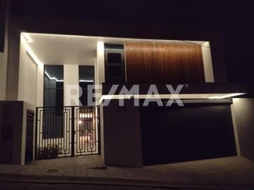 CASA EN VENTA EN BAJA MALIBU SECCION LOMAS (PLAYAS DE TIJUANA - ROSARITO)