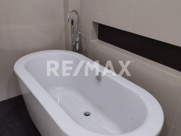 CASA EN VENTA EN BAJA MALIBU SECCION LOMAS (PLAYAS DE TIJUANA - ROSARITO)