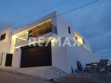 CASA EN VENTA EN BAJA MALIBU SECCION LOMAS (PLAYAS DE TIJUANA - ROSARITO)