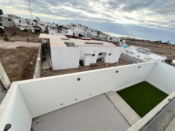 CASA EN VENTA EN BAJA MALIBU SECCION LOMAS (PLAYAS DE TIJUANA - ROSARITO)