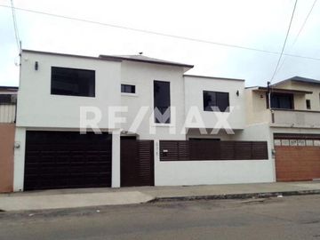 CASA EN VENTA EN PLAYAS DE TIJUANA SECCION MONUMENTAL