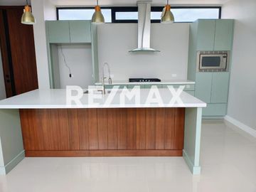 CASA EN VENTA EN RESIDENCIAL SUEÑOS DEL MAR (PLAYAS DE TIJUANA - ROSARITO)