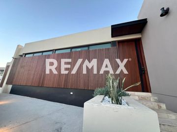 CASA EN VENTA EN RESIDENCIAL SUEÑOS DEL MAR (PLAYAS DE TIJUANA - ROSARITO)