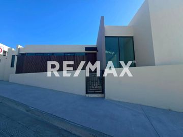 CASA EN VENTA EN RESIDENCIAL SUEÑOS DEL MAR (PLAYAS DE TIJUANA - ROSARITO)