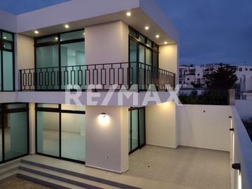 CASA EN VENTA EN BAJA MALIBU SECCION LOMAS (PLAYAS DE TIJUANA - ROSARITO)