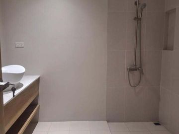 DUPLEX TOWNHOUSE FOR SALE IN KAMIAS/ANONAS AREA!!!