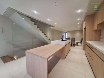 DUPLEX TOWNHOUSE FOR SALE IN KAMIAS/ANONAS AREA!!!