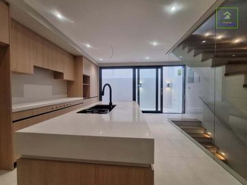 DUPLEX TOWNHOUSE FOR SALE IN KAMIAS/ANONAS AREA!!!