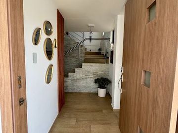 CASA CUMBAYA 5 HABITACIONES PISICNA