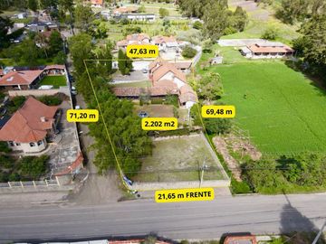 En Venta Propiedad Comercial con Amplio Terreno en Azogues Sector Javier Loyola
