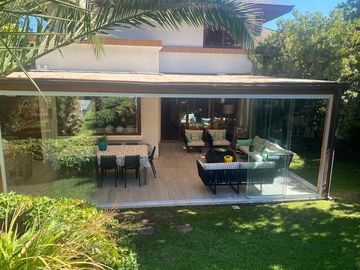 SE VENDE HERMOSA CASA CONDOMINIO EL REMANSO CALLE LA MESETA UF 24500 SAN CARLOS DE APOQUINDO LAS CONDES