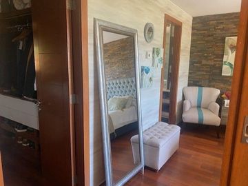 SE VENDE HERMOSA CASA CONDOMINIO EL REMANSO CALLE LA MESETA UF 24500 SAN CARLOS DE APOQUINDO LAS CONDES