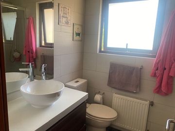 SE VENDE HERMOSA CASA CONDOMINIO EL REMANSO CALLE LA MESETA UF 24500 SAN CARLOS DE APOQUINDO LAS CONDES