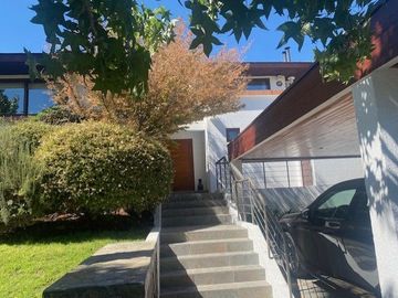 SE VENDE HERMOSA CASA CONDOMINIO EL REMANSO CALLE LA MESETA UF 24500 SAN CARLOS DE APOQUINDO LAS CONDES