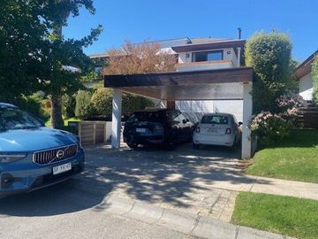 SE VENDE HERMOSA CASA CONDOMINIO EL REMANSO CALLE LA MESETA UF 24500 SAN CARLOS DE APOQUINDO LAS CONDES