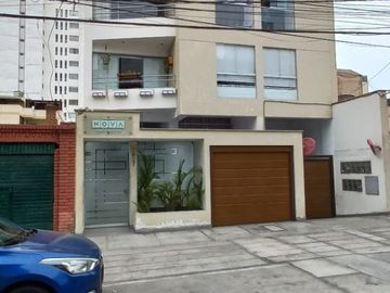 SE VENDE AMPLIO DUPLEX EN MAGDALENA DE MAR