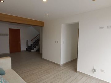 SE VENDE AMPLIO DUPLEX EN MAGDALENA DE MAR