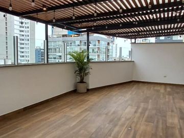 SE VENDE AMPLIO DUPLEX EN MAGDALENA DE MAR